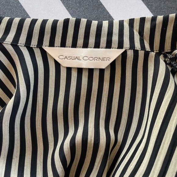 Casual Corner pin stripe blouse, size: M - Picture 6 of 10